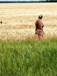 Mature Milf Marianniz Shows Off Her Huge Tight Wet Pussy