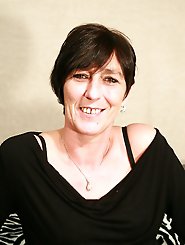 Horny mature slut playing with her wet pussy