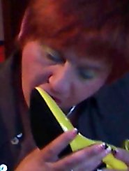 Dissolute momma is posing undressed for money