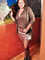 Dressed to undressed from OlderWomanFun