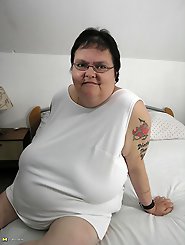 Big mama playing with her toy and tits