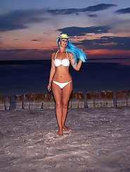 Elegant cougars are spreading their lips