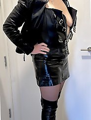 Mature amateur indulges in explicit photos