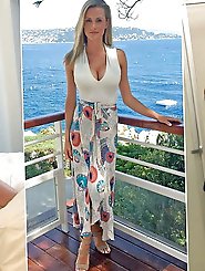 Stunning mature lasses are spreading their legs on cam