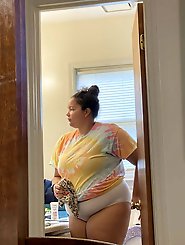 Milfmonica displays herself again
