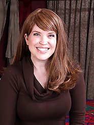 Cute american housewife playing with her hairy pussy